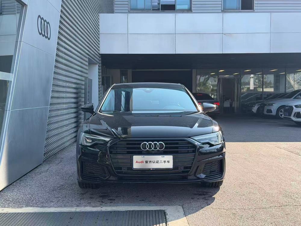 Audi A6L 2022 — фото автомобиля 1