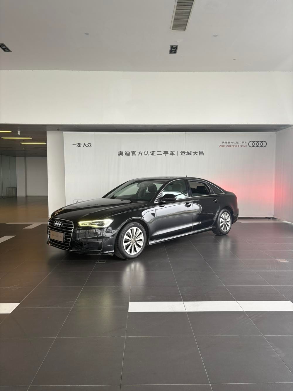 Audi A6L 2016 — фото автомобиля