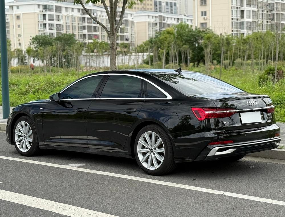 Audi A6L 2023 — фото автомобиля