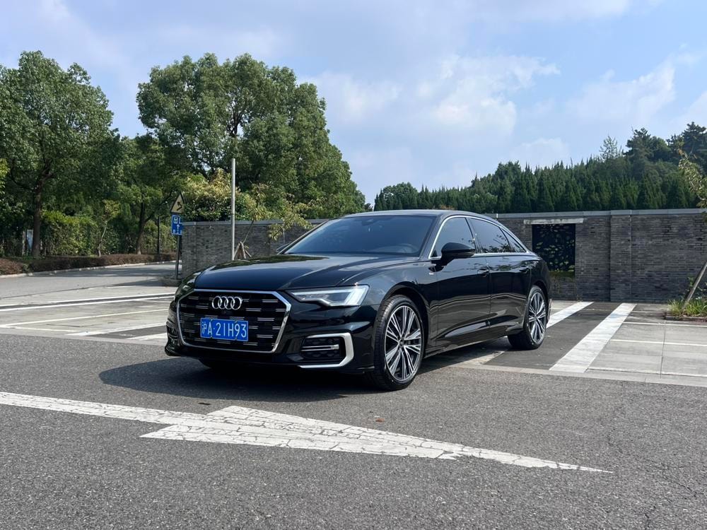 Audi A6L 2023 — фото автомобиля