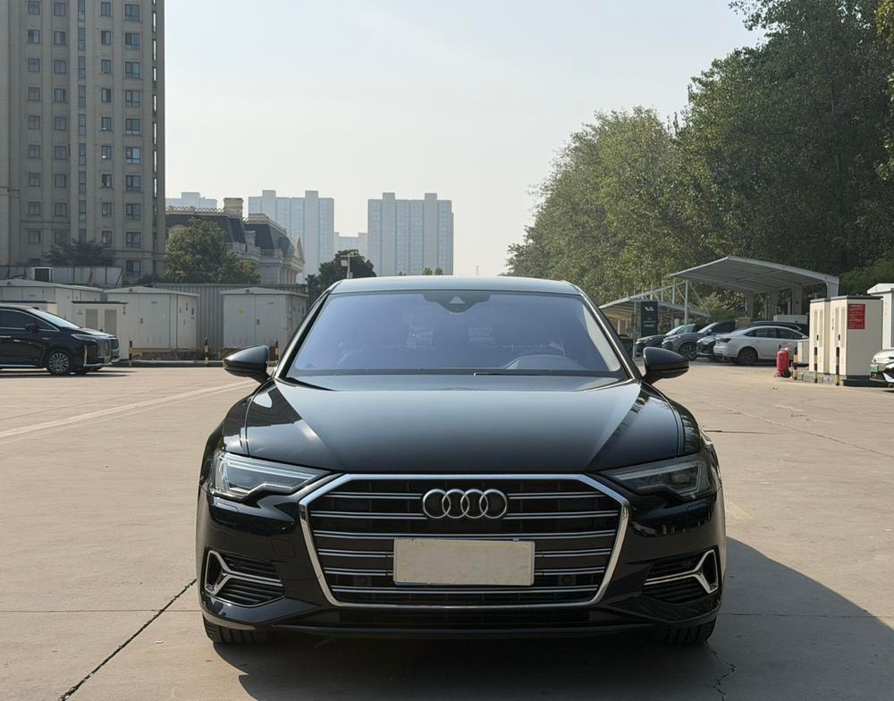 Audi A6L 2023 — фото автомобиля