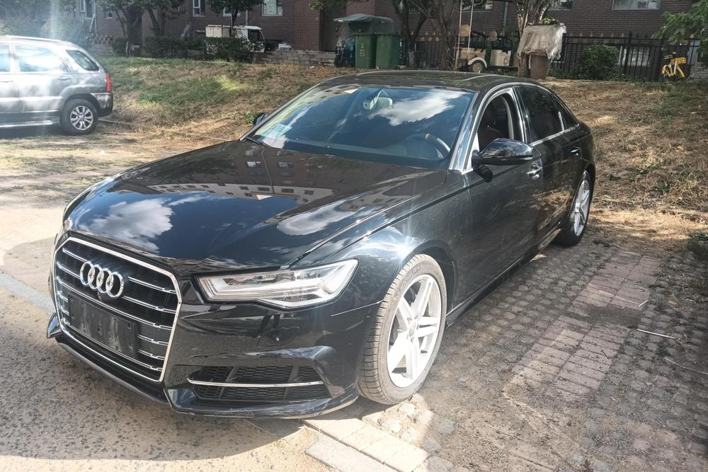 Audi A6L 2018 — фото автомобиля