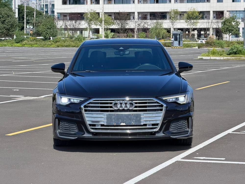 Audi A6L 2019 — фото автомобиля