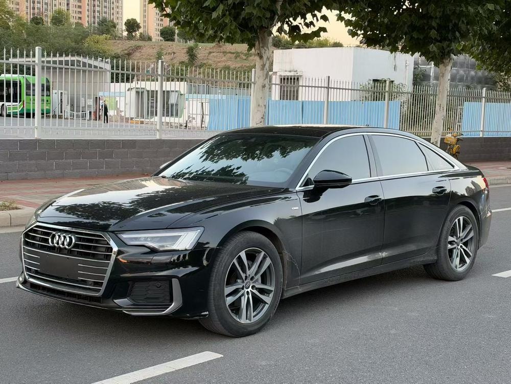 Audi A6L 2019 — фото автомобиля