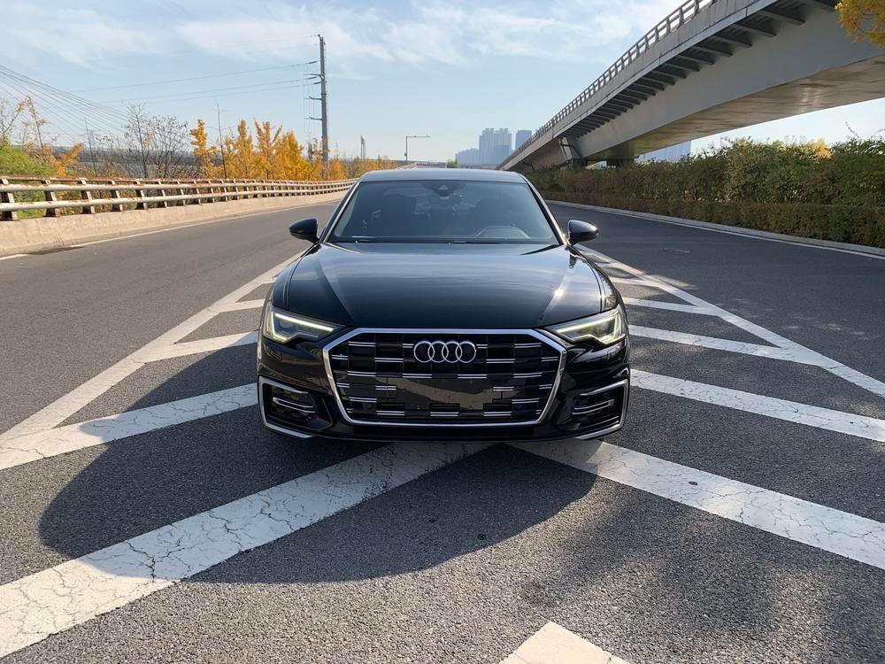 Audi A6L 2020 — фото автомобиля