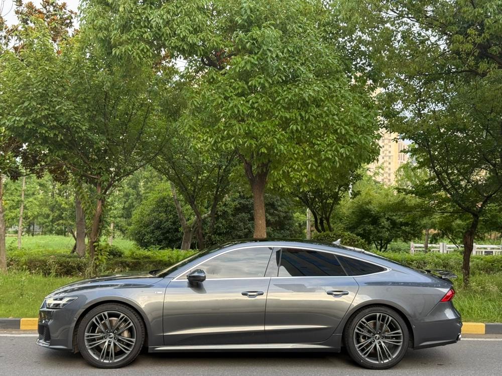 Audi A7 2022 — фото автомобиля