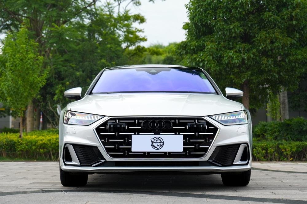 Audi A7L 2024 — фото автомобиля