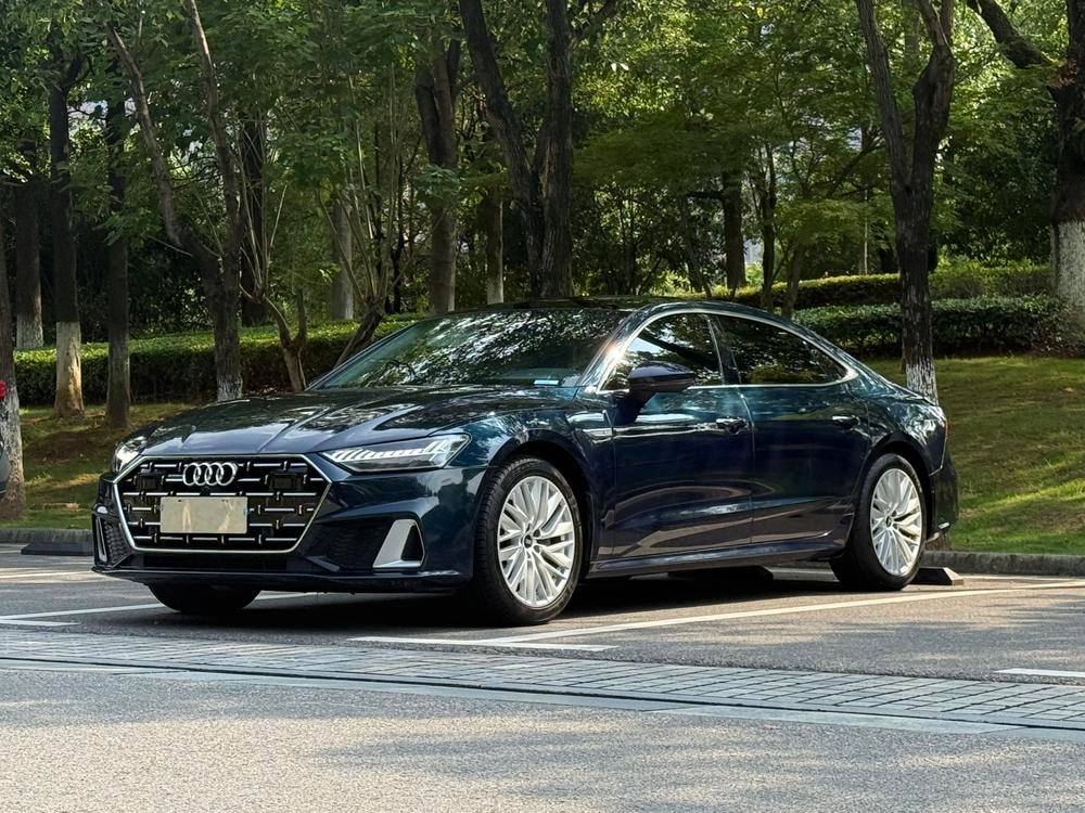 Audi A7L 2024 — фото автомобиля