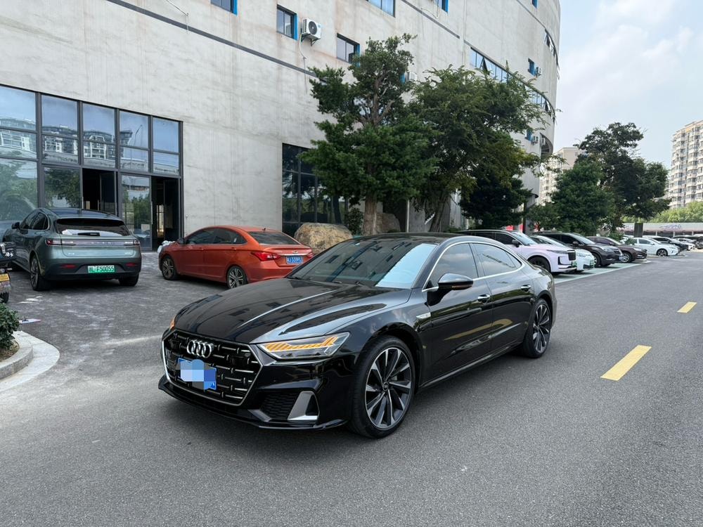 Audi A7L 2022 — фото автомобиля