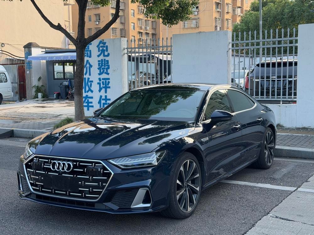 Audi A7L 2022 — фото автомобиля
