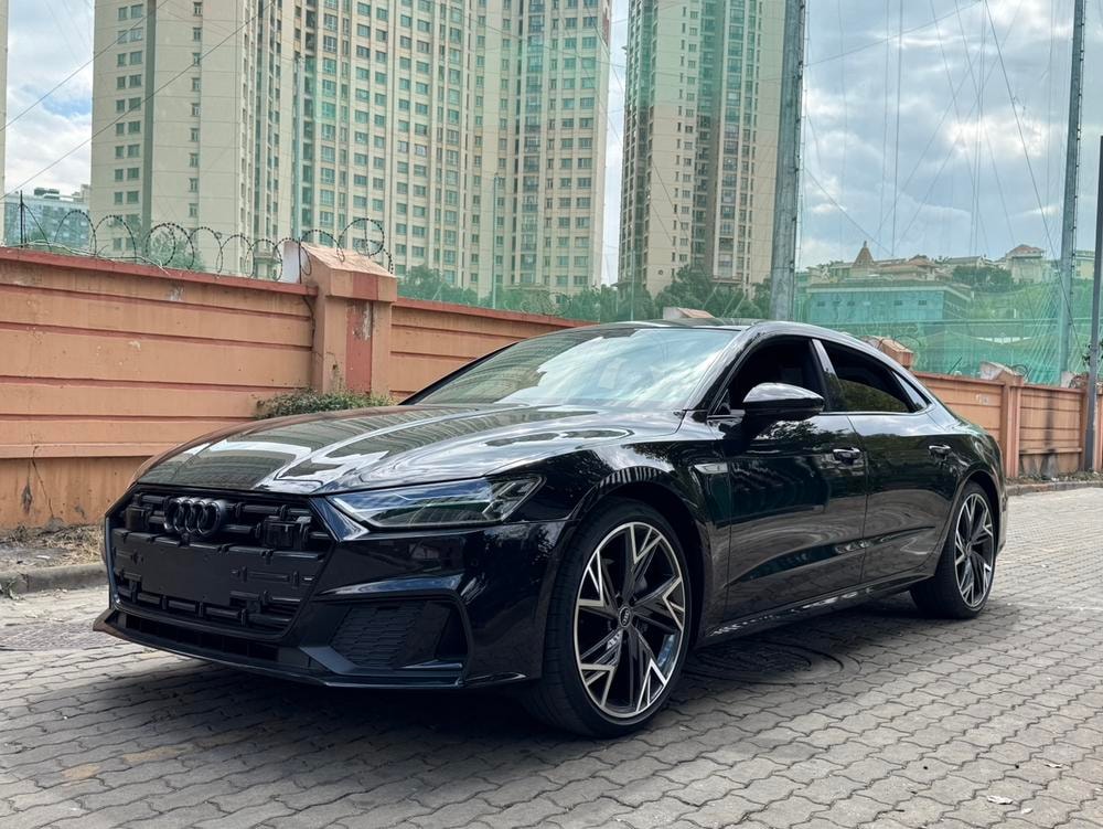 Audi A7L 2022 — фото автомобиля 1