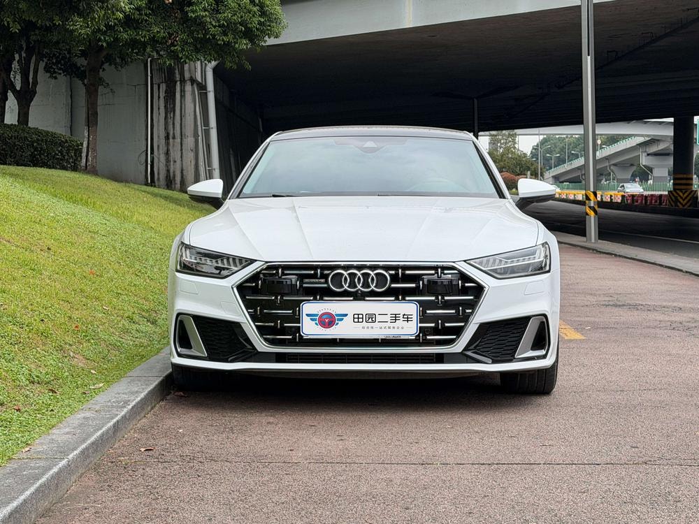 Audi A7L 2022 — фото автомобиля