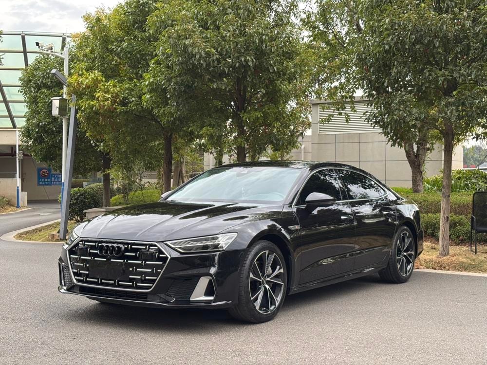 Audi A7L 2022 — фото автомобиля