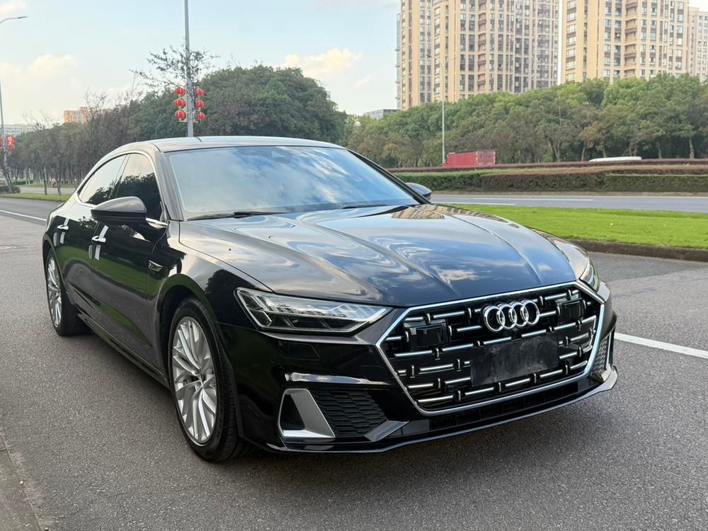 Audi A7L 2024 — фото автомобиля