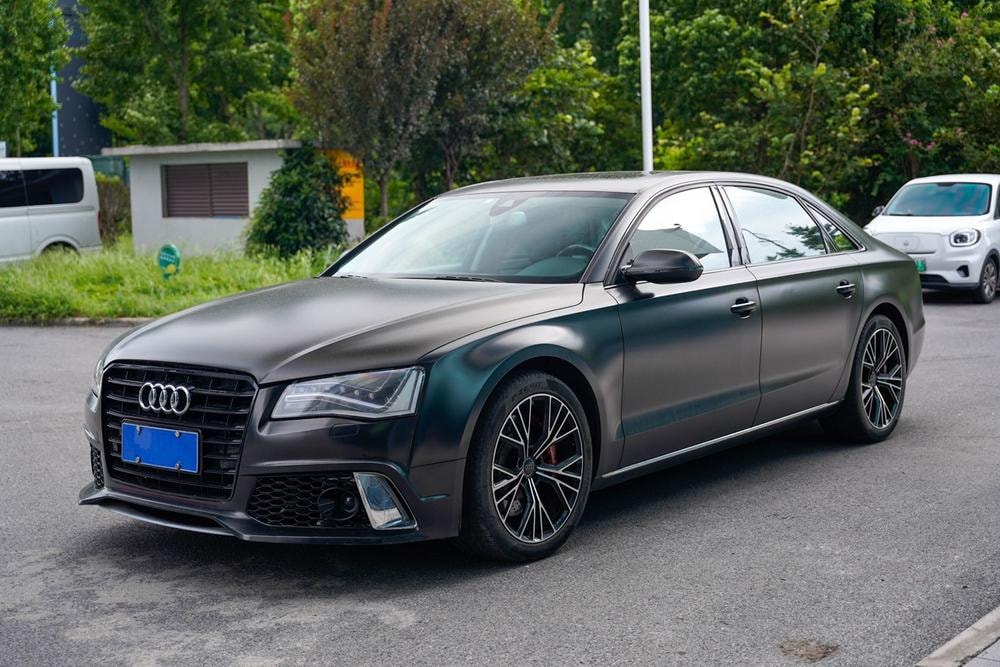 Audi A8 2011 — фото автомобиля 1
