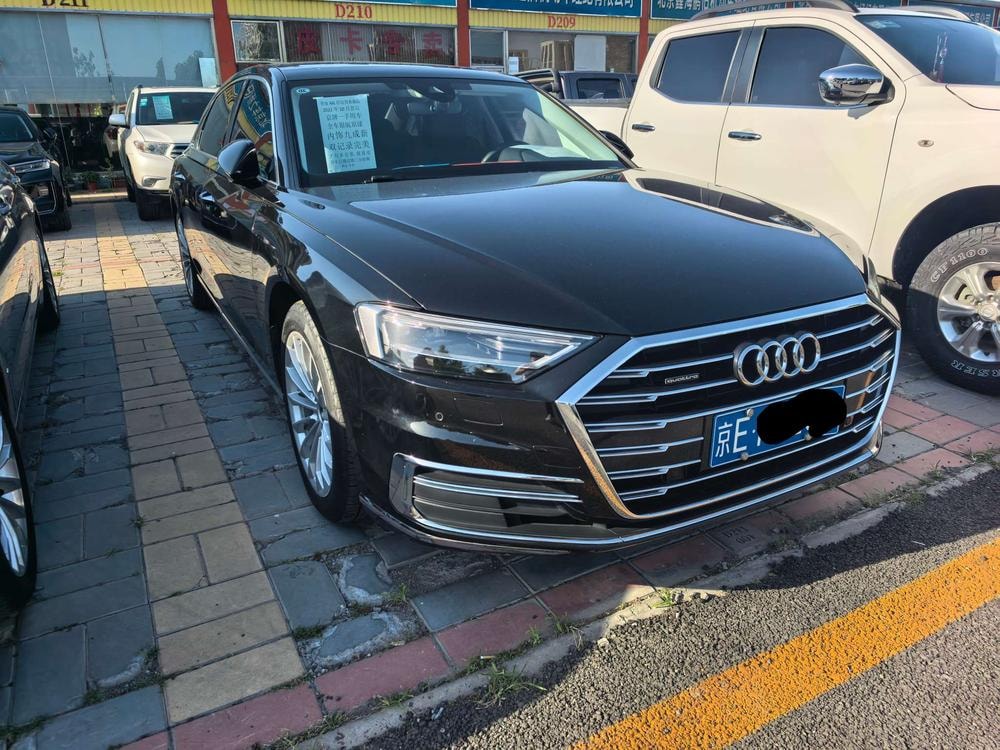 Audi A8 2022 — фото автомобиля