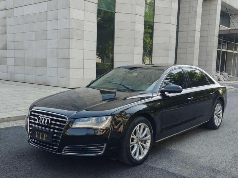 Audi A8 2013 — фото автомобиля 1