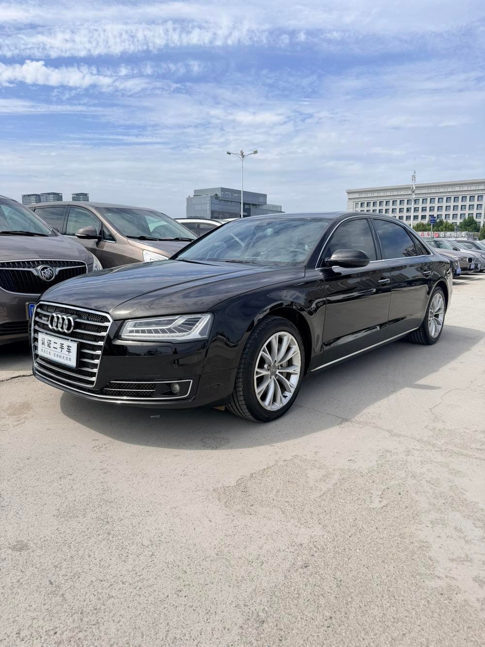 Audi A8 2014 — фото автомобиля
