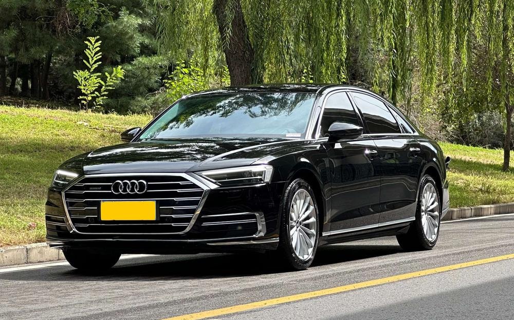Audi A8 2022 — фото автомобиля