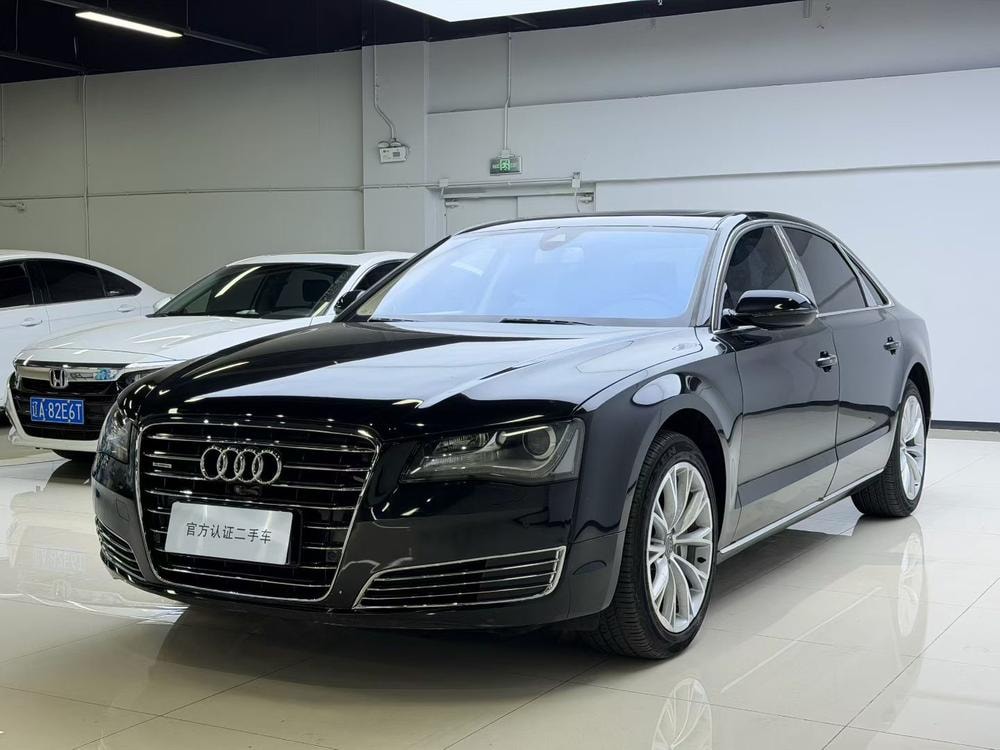 Audi A8 2012 — фото автомобиля