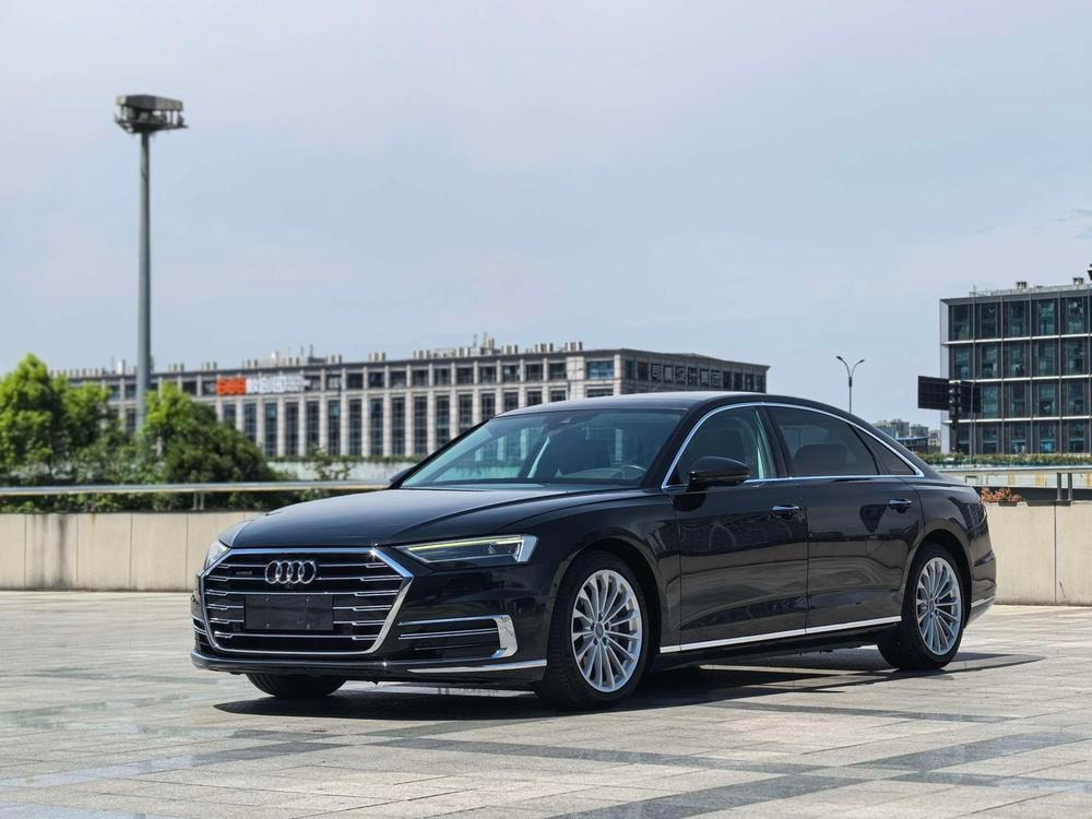 Audi A8 2019 — фото автомобиля 1