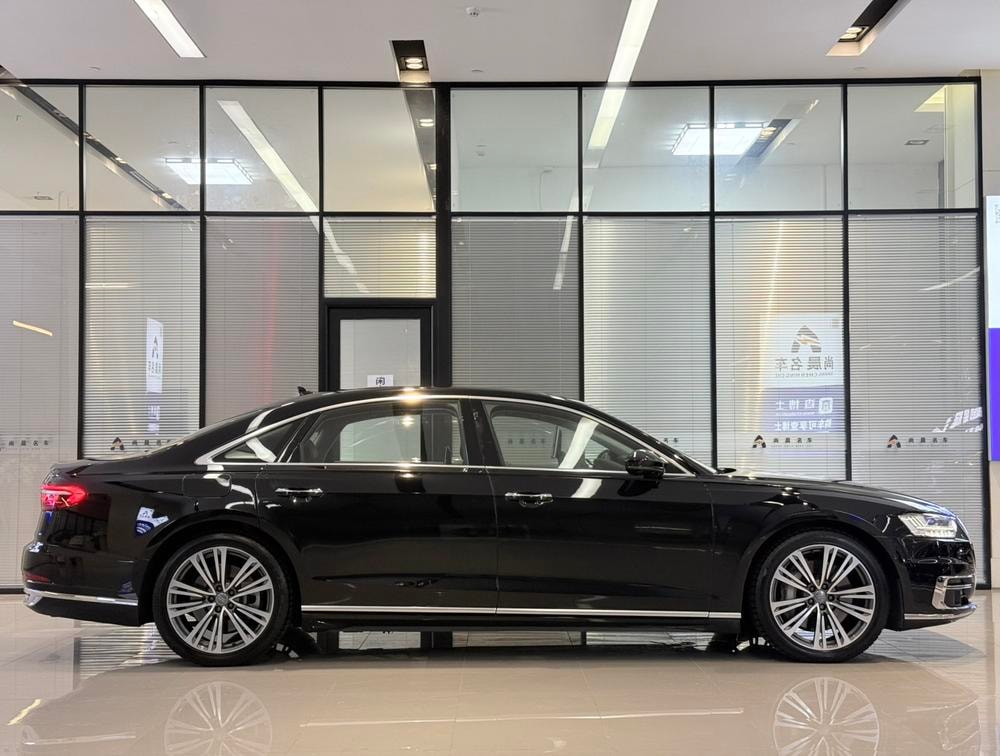 Audi A8 2019 — фото автомобиля