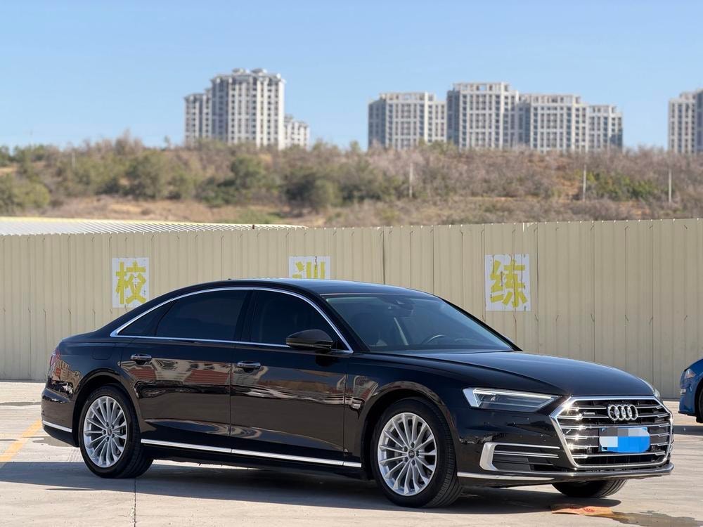 Audi A8 2021 — фото автомобиля 1