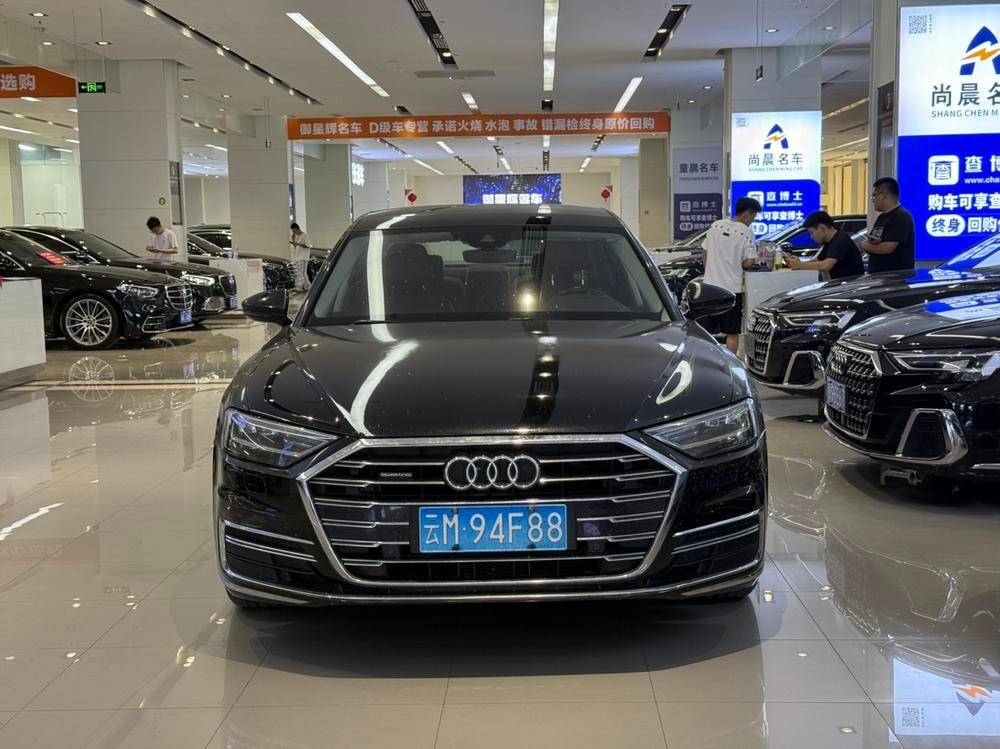 Audi A8 2018 — фото автомобиля 1