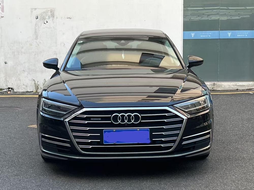 Audi A8 2018 — фото автомобиля 1