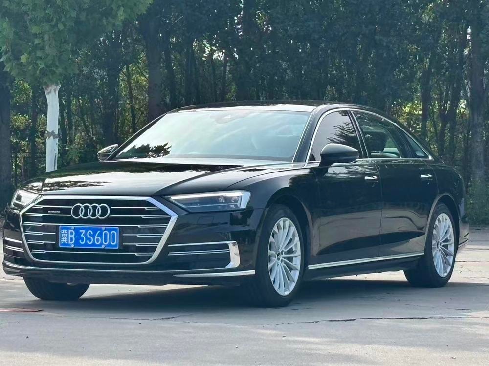 Audi A8 2021 — фото автомобиля