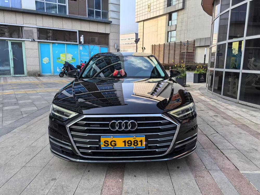 Audi A8 2021 — фото автомобиля