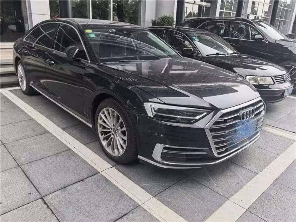 Audi A8 2018 — фото автомобиля