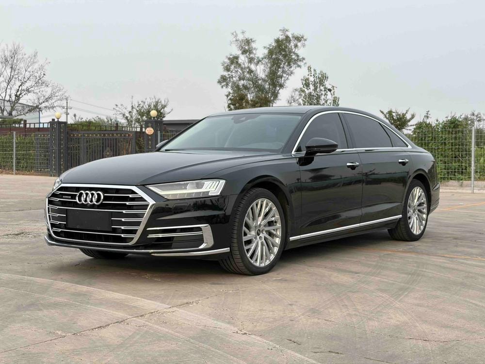 Audi A8 2021 — фото автомобиля