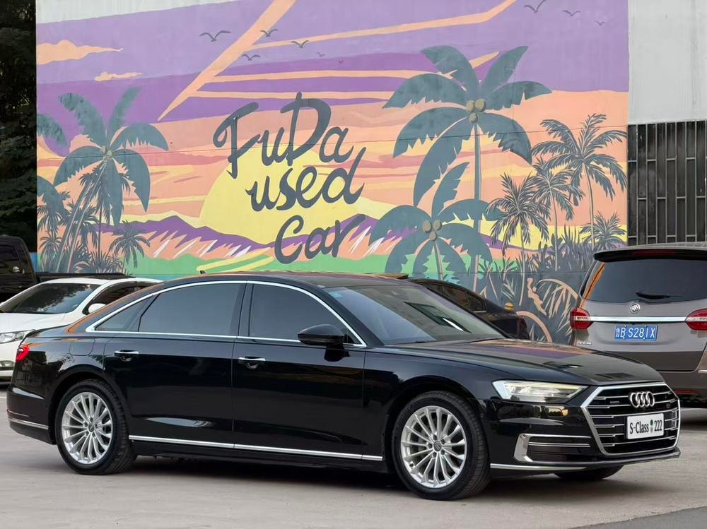 Audi A8 2019 — фото автомобиля