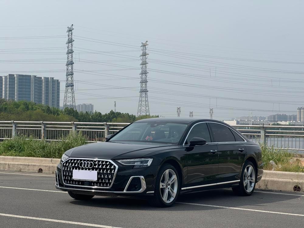 Audi A8 2023 — фото автомобиля