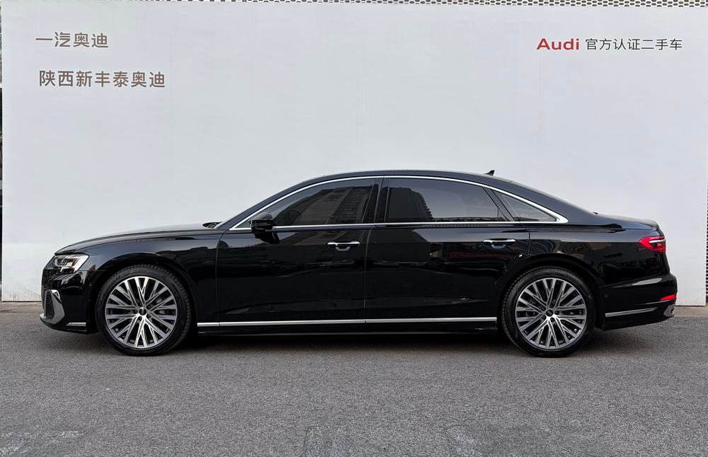 Audi A8 2025 — фото автомобиля 1