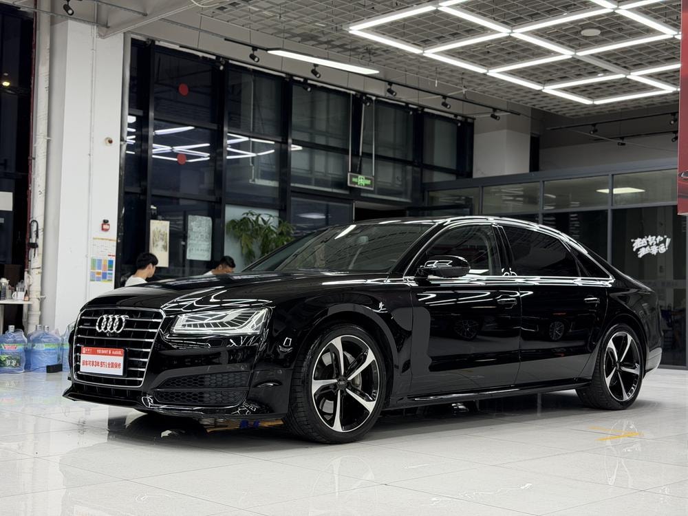 Audi A8 2017 — фото автомобиля
