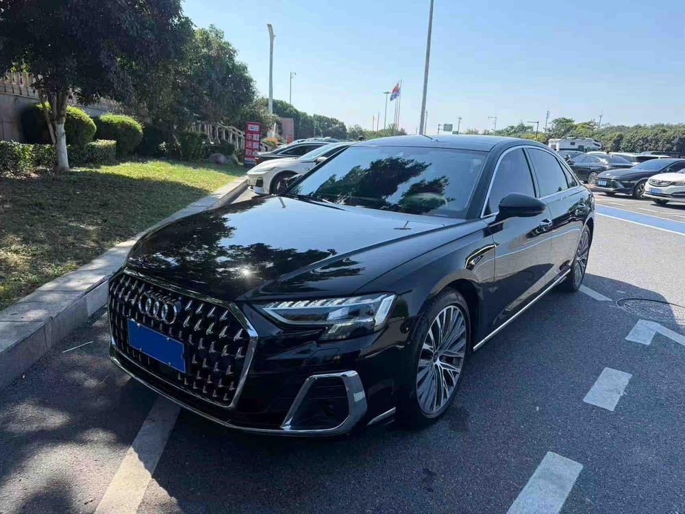 Audi A8 2025 — фото автомобиля