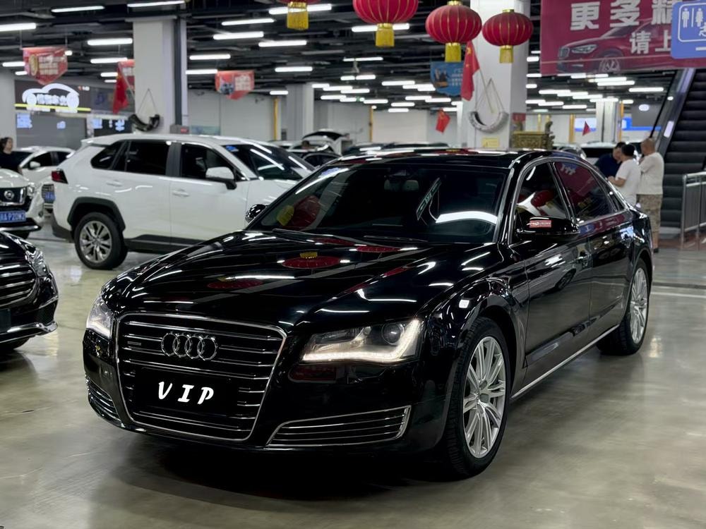 Audi A8 2013 — фото автомобиля 1