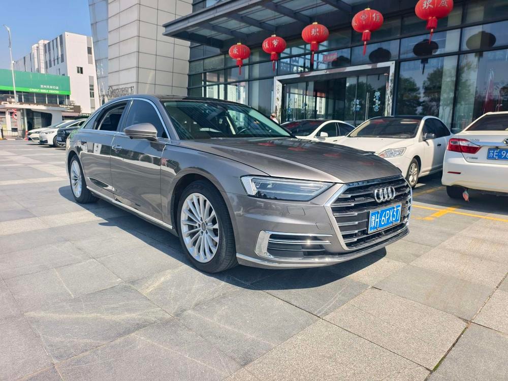 Audi A8 2019 — фото автомобиля 1