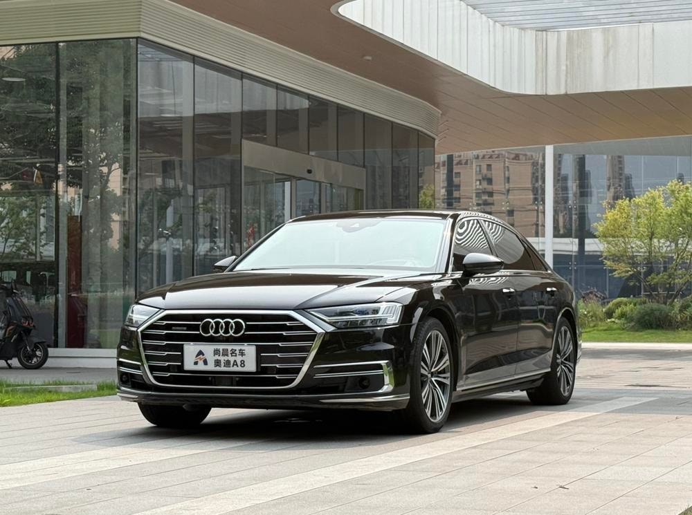 Audi A8 2019 — фото автомобиля