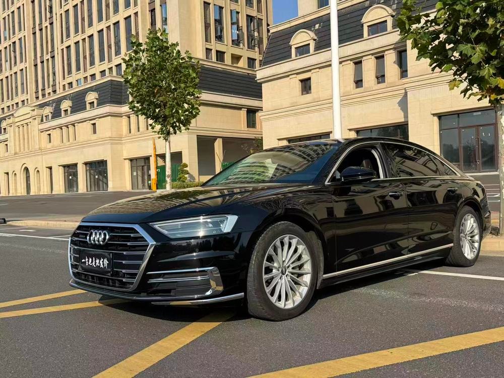 Audi A8 2018 — фото автомобиля 1