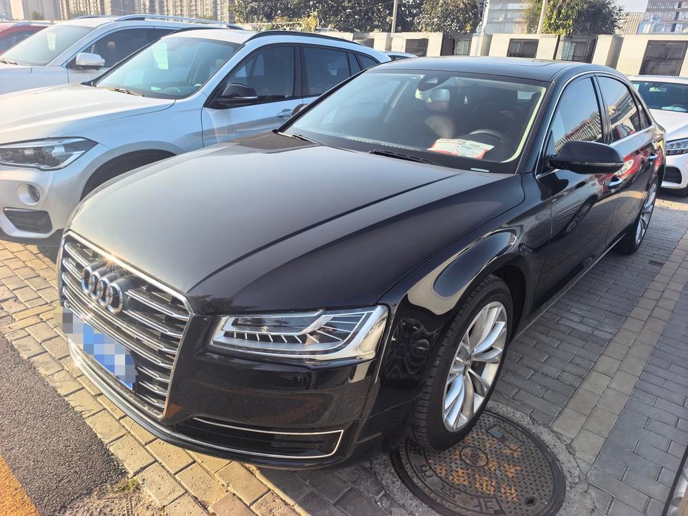 Audi A8 2014 — фото автомобиля 1