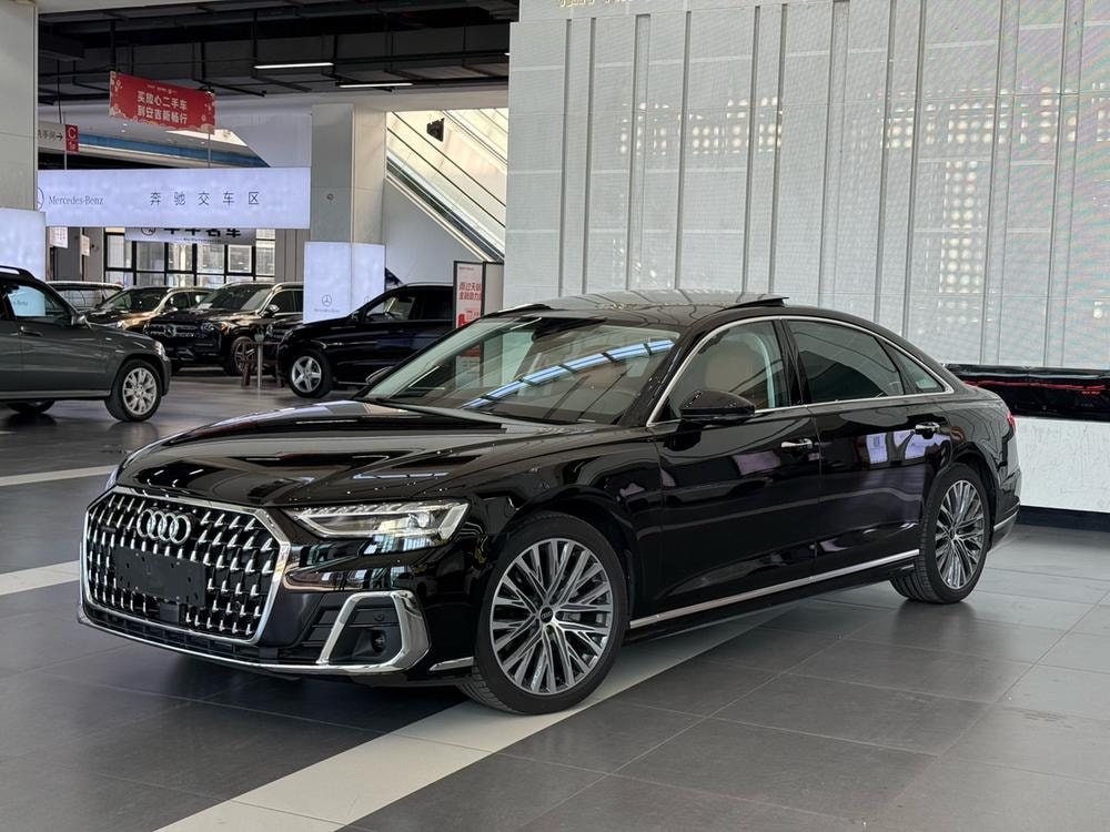 Audi A8 2024 — фото автомобиля