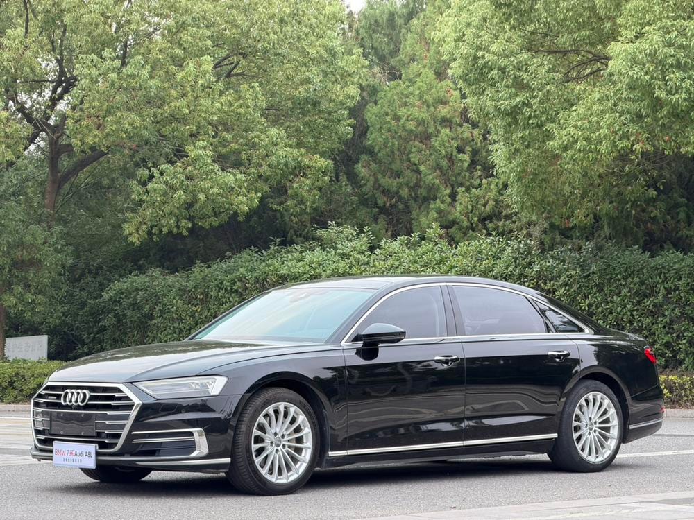 Audi A8 2019 — фото автомобиля