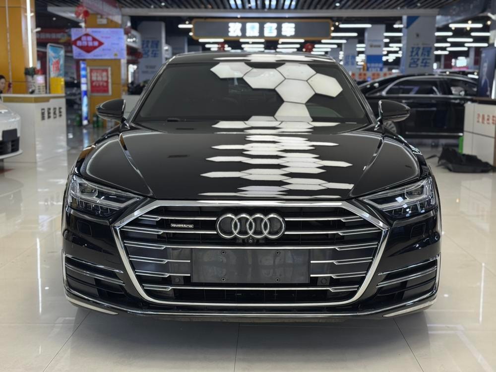 Audi A8 2018 — фото автомобиля