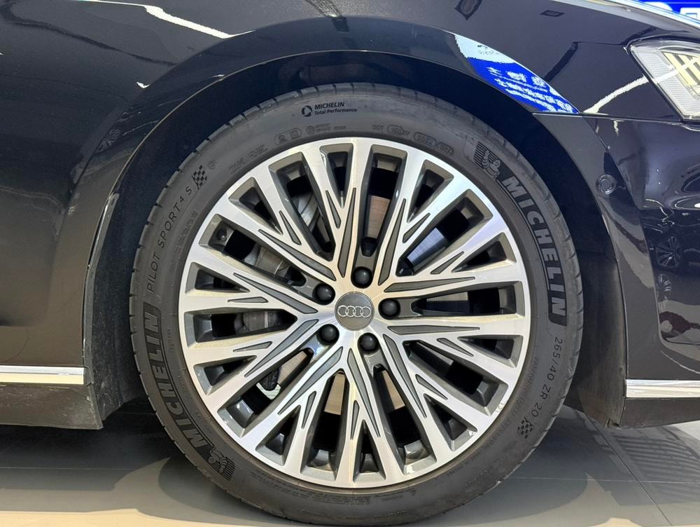 Audi A8 2019 — фото автомобиля