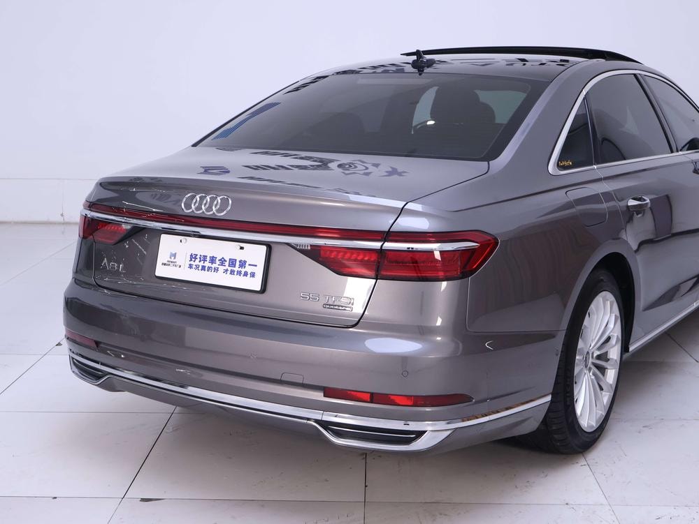 Audi A8 2018 — фото автомобиля