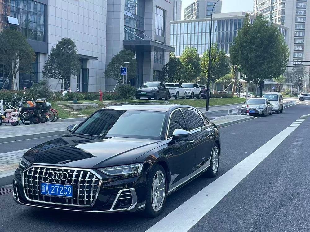 Audi A8 2022 — фото автомобиля