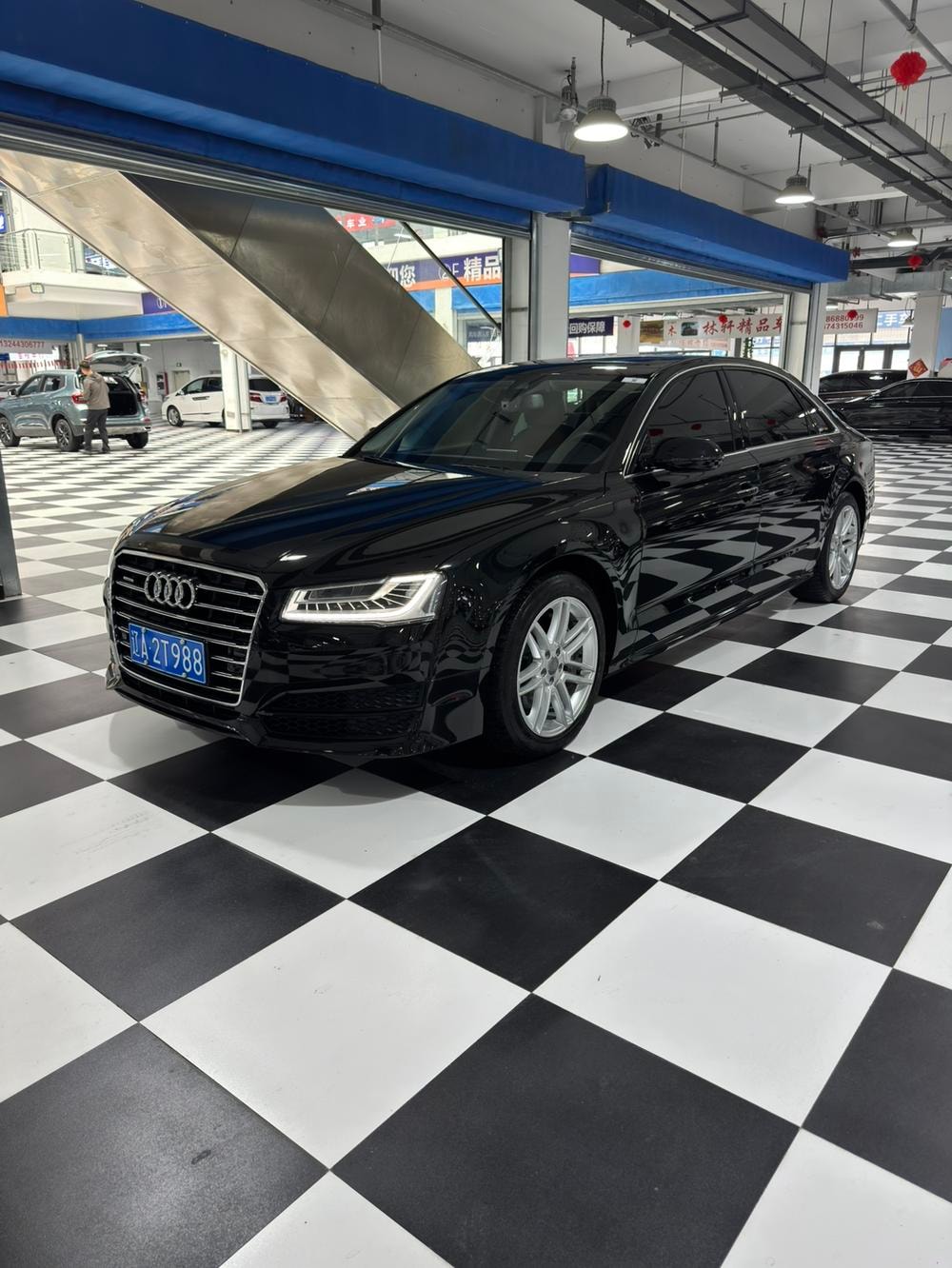 Audi A8 2017 — фото автомобиля